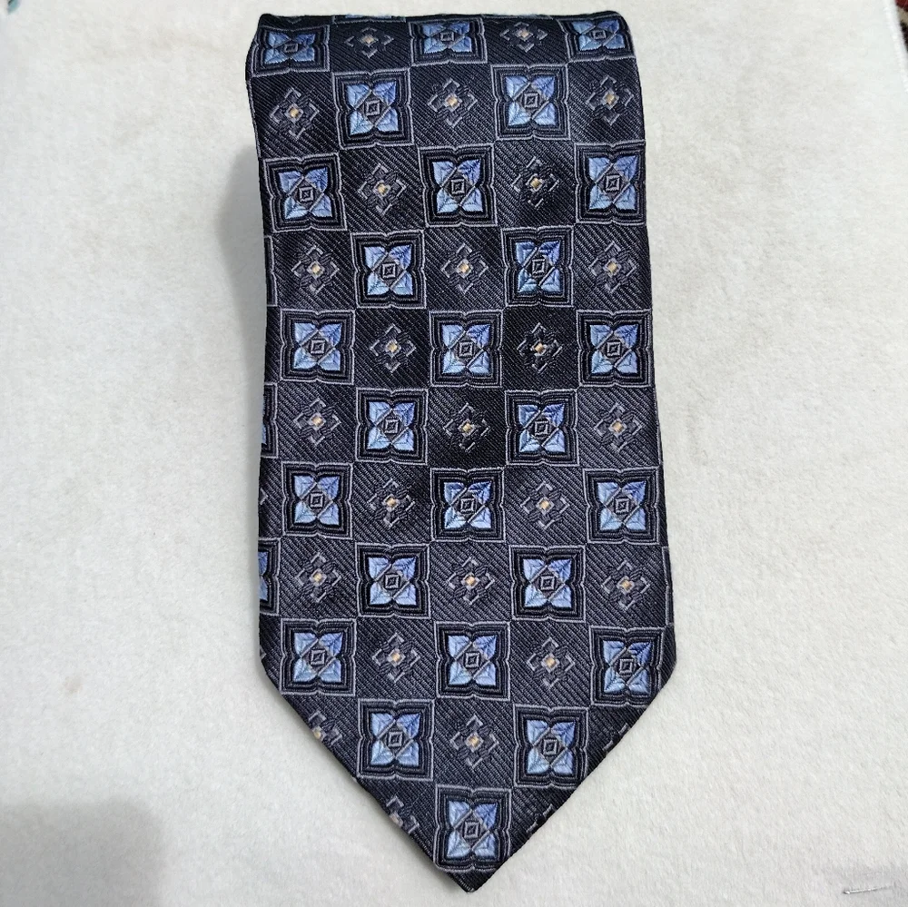 Silk Jos. A Bank Blue and Grey Square Geometric Pattern Tie EUC